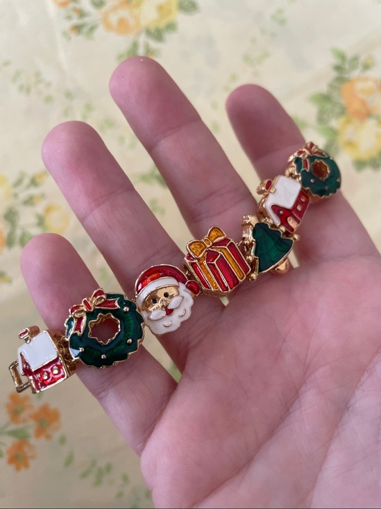 Jewelry - Festive Christmas Sliding Charm Bracelet - Santa, Trees, Wreaths, Gifts